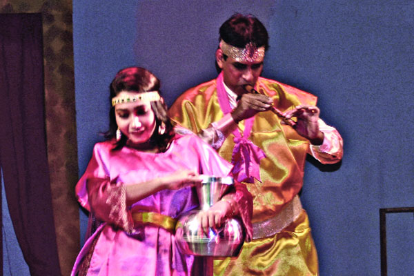 মঞ্চে ধূম্রজ্বালা