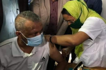 নোয়াখালীতে প্রথম টিকা নিলেন এমপি একরামুল
