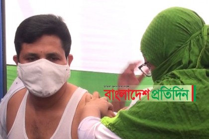 ফেনীতে করোনার টিকাদান শুরু 