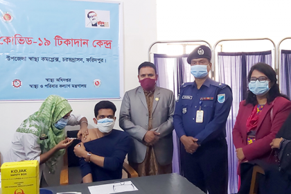 চরভদ্রাসনে করোনার টিকা দেওয়ার কর্মসূচির উদ্বোধন
