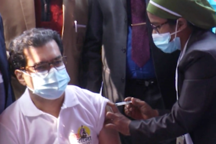যশোর সদরে প্রথম টিকা নিলেন সাংসদ নাবিল