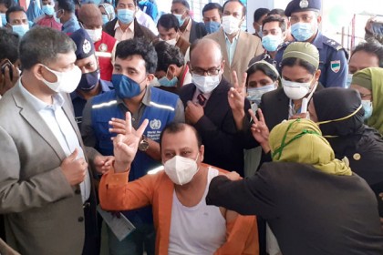 মাগুরায় করোনার টিকাদান কার্যক্রমের উদ্বোধন