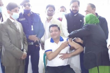 নীলফামারীতে শুরু হয়েছে করোনা টিকার কার্যক্রম