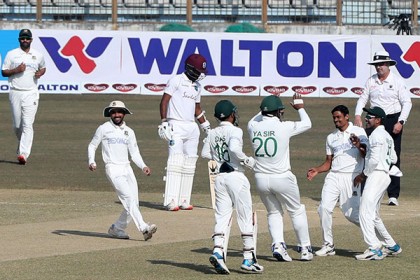 অবশেষে উইকেটের দেখা পেল টাইগাররা
