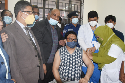 'এই টিকায় কোন পার্শ্বপ্রতিক্রিয়া নেই, আমার কোন অসুবিধা হচ্ছে না'