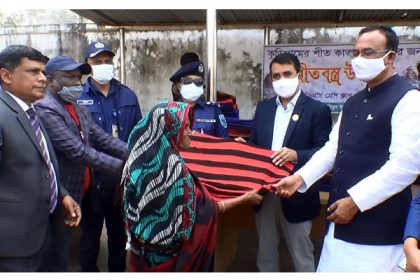 কুড়িগ্রামে শীতার্তদের মাঝে শীতবস্ত্র বিতরণ