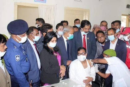 শেরপুরে করোনার টিকা প্রদান কর্মসূচির উদ্বোধন