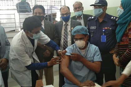 বরগুনায় প্রথম দিন ভ্যাকসিন নিলেন ৭৮ জন