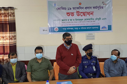 ব্রাহ্মণবাড়িয়ায় প্রথম টিকা নিলেন জেলা প্রশাসক