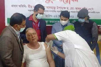 শ্রীমঙ্গলে প্রথম করোনা টিকা নিলেন এমপি শহীদ