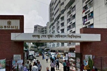 বিএসএমএমইউতে করোনার টিকা নিলেন ৫৬০ জন