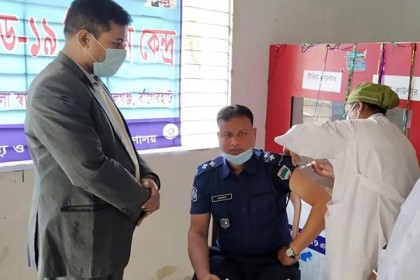 মোরেলগঞ্জে প্রথম দিনে টিকা নিলেন ৪০ জন