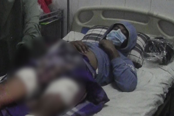 মাদকসেবনে বাধা দেওয়ার জেরে যুবককে কুপিয়ে জখমের অভিযোগ