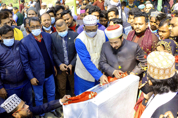 ‘শেখ হাসিনা প্রধানমন্ত্রী হওয়ার পর 
সকল ধর্মের মানুষ শান্তিতে আছে’