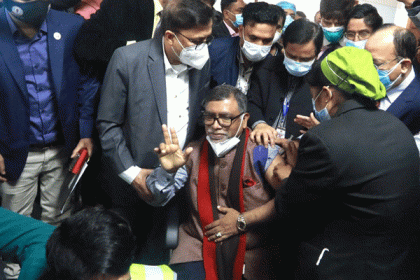 করোনা ভ্যাকসিন প্রদানে স্বাস্থ্যমন্ত্রীর নতুন নির্দেশনা