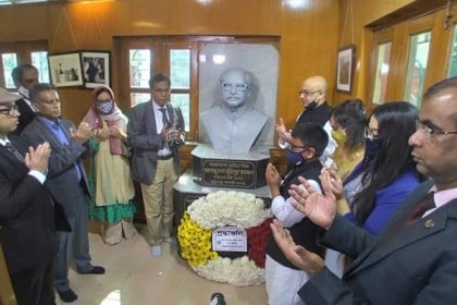 বঙ্গবন্ধুর স্মৃতিবিজড়িত বেকার হোস্টেল পরিদর্শনে তথ্য প্রতিমন্ত্রী