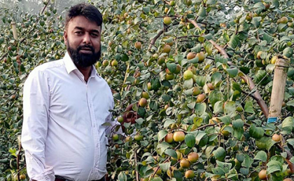 কুলচাষে নৈশপ্রহরী ফারুকের ভাগ্যবদল