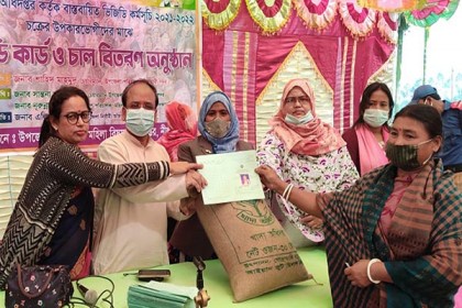 নীলফামারীতে ভিজিডি’র চাল পাচ্ছে ১৯৮৮২ পরিবার