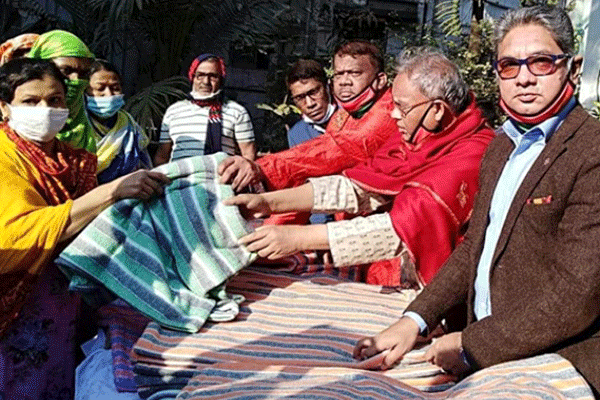 শীতার্ত ও অসহায় মানুষের মাঝে শীতবস্ত্র বিতরণ রিজভীর