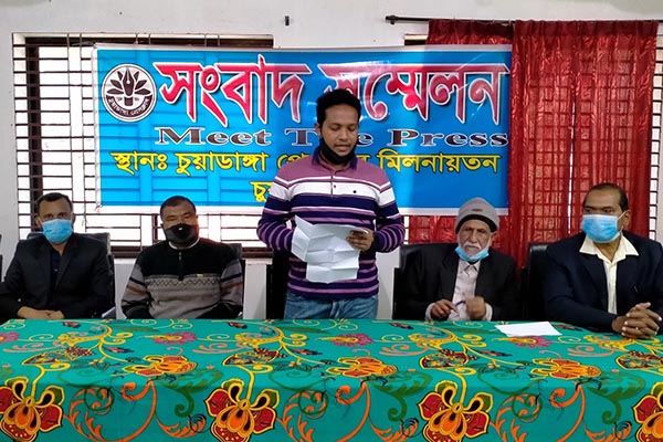 চুয়াডাঙ্গায় নির্মাণাধীন বাড়ির রাস্তা দখলের অভিযোগ