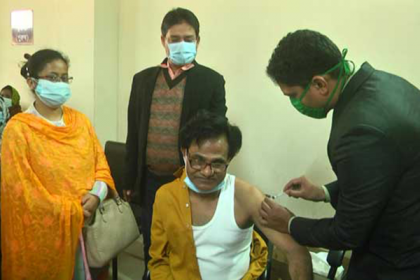 রাজশাহীর টিকাদান কেন্দ্রগুলোতে ভিড়
