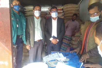 পাটের ব্যাগ ব্যবহার না করায় বরিশালে ভ্রাম্যমাণ আদালতের জরিমানা