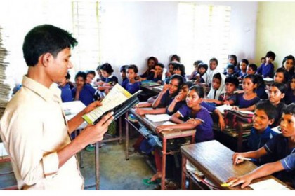 যেকোনো সময় বিদ্যালয় খুলবে, শিক্ষকদের টিকা দিতে প্রধানমন্ত্রীর নির্দেশনা 

