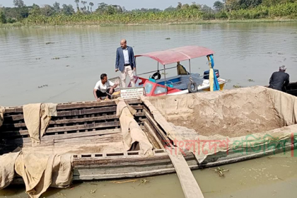 হালদা নদীতে ইঞ্জিনচালিত চারটি নৌকা ধ্বংস
