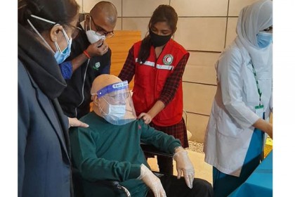 তৃতীয় দিনে টিকা নিলেন এক লাখের বেশি মানুষ

