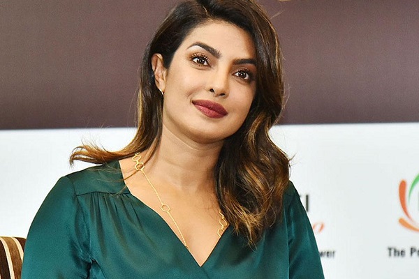 সম্পর্ক টিকিয়ে রাখতে এগিয়ে আসতে হয় দুইজনকেই, বললেন প্রিয়াঙ্কা