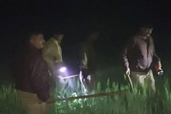 ভারতে মদের কারখানায় অভিযানে গিয়ে পুলিশ কনস্টেবল নিহত
