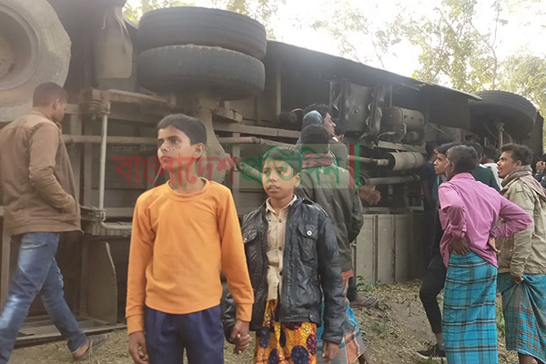 ঝিনাইদহে বাস-ট্রাকের মুখোমুখি সংঘর্ষে ১০ জন নিহত