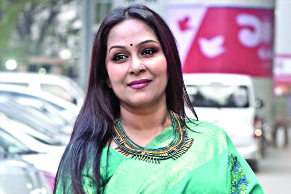 ভালোবাসা দিবসের গানে মুন্নী