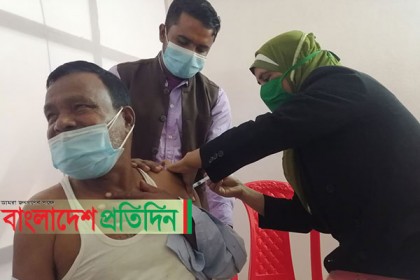 রংপুরে করোনার টিকা গ্রহণে গুরুত্বপূর্ণ ভূমিকা রাখছে সামাজিক যোগাযোগ মাধ্যম