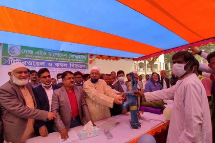 জামালপুরে ১০০ টিউবওয়েল ও ২৫০ কম্বল বিতরণ

