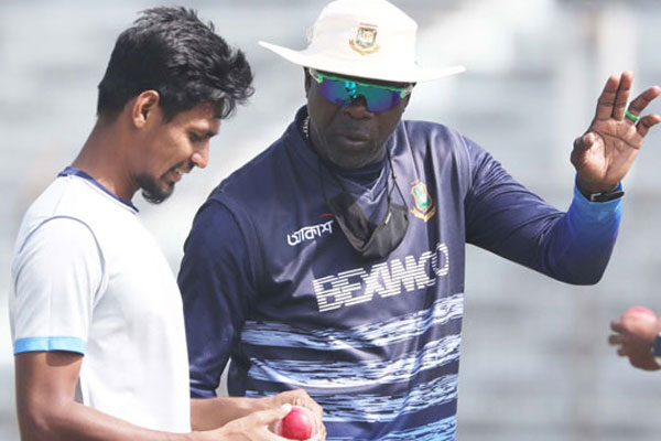 অজানা কারণে বাদ পড়লেন মুস্তাফিজ