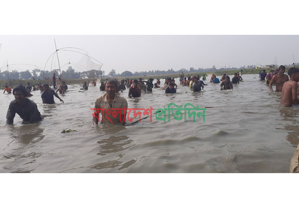 বানিয়াচংয়ে উৎসবমুখর পরিবেশে পলো বাইচ