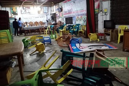 গলাচিপায় ছাত্রলীগের কমিটি ঘোষণাকে কেন্দ্র করে আওয়ামী লীগের অফিস ভাঙচুর