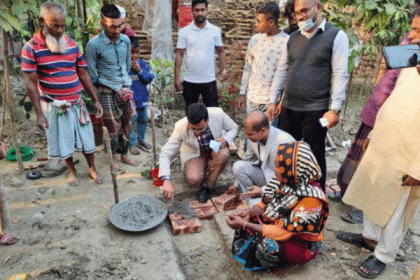 জমি কিনেও নৌকায় বসবাস, সহযোগিতার হাত বাড়িয়ে দিলেন প্রধানমন্ত্রী