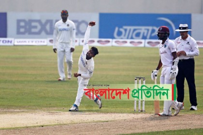 ঢাকা টেস্ট: টস হেরে ফিল্ডিংয়ে বাংলাদেশ