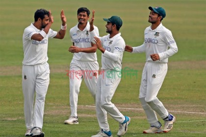 বোনার ও ব্ল্যাকউডের জুটি ভাঙলেন তাইজুল