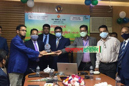 সেরা করদাতা ব্যক্তি, প্রতিষ্ঠান ও সংস্থাকে সম্মাননা

