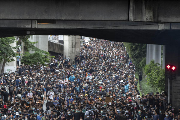 এবার থাইল্যান্ডে বিক্ষোভ 