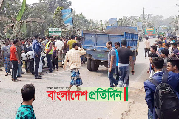 ট্রাকের ধাক্কায় প্রাণ গেল যুবকের  