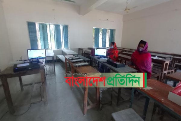 রাজবাড়ীতে ইভিএমের অনুশীলনে ভোটারের সাড়া নেই