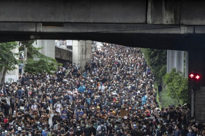 এবার থাইল্যান্ডে বিক্ষোভ 