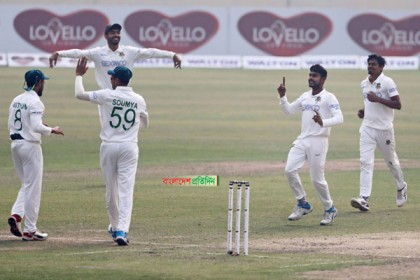 বোনারকে সেঞ্চুরি করতে দিলেন না মিরাজ
