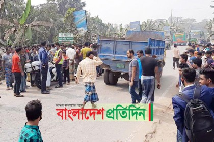 ট্রাকের ধাক্কায় প্রাণ গেল যুবকের  