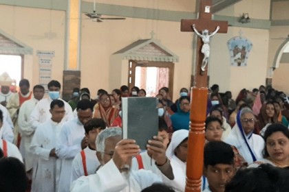 বড়াইগ্রামে খ্রিস্টান ধর্মাবলম্বীদের ‘মা মারিয়া তীর্থোৎসব’ অনুষ্ঠিত