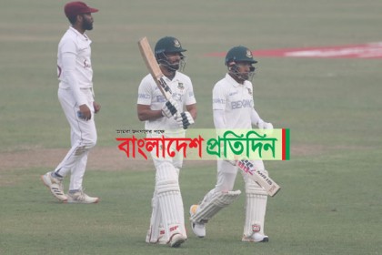 চাপে থেকেই দ্বিতীয় দিন শেষ করলো বাংলাদেশ